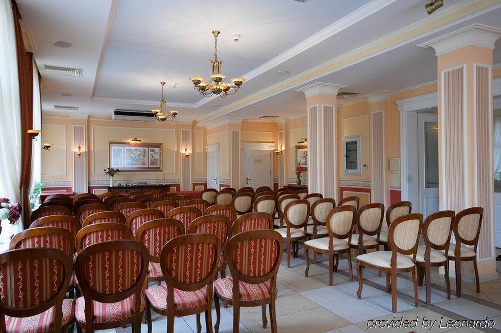 Villa Royal Острув-Велькопольський Зручності фото